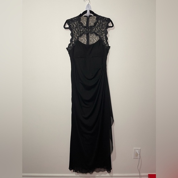 Xscape Dresses & Skirts - Xscape Women’s Black Lace-Top Maxi Ruched Evening Gown Dress in 12